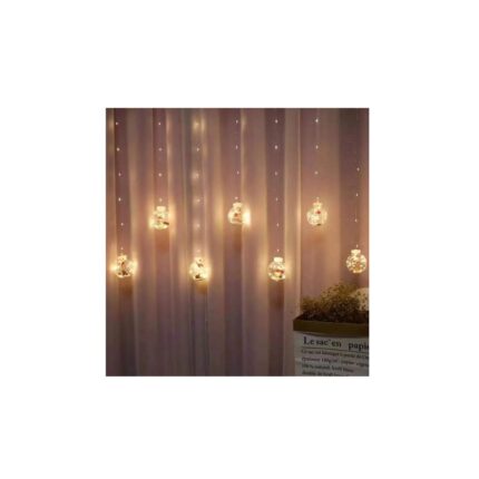 Χριστουγεννιάτικη κουρτίνα με μπάλες